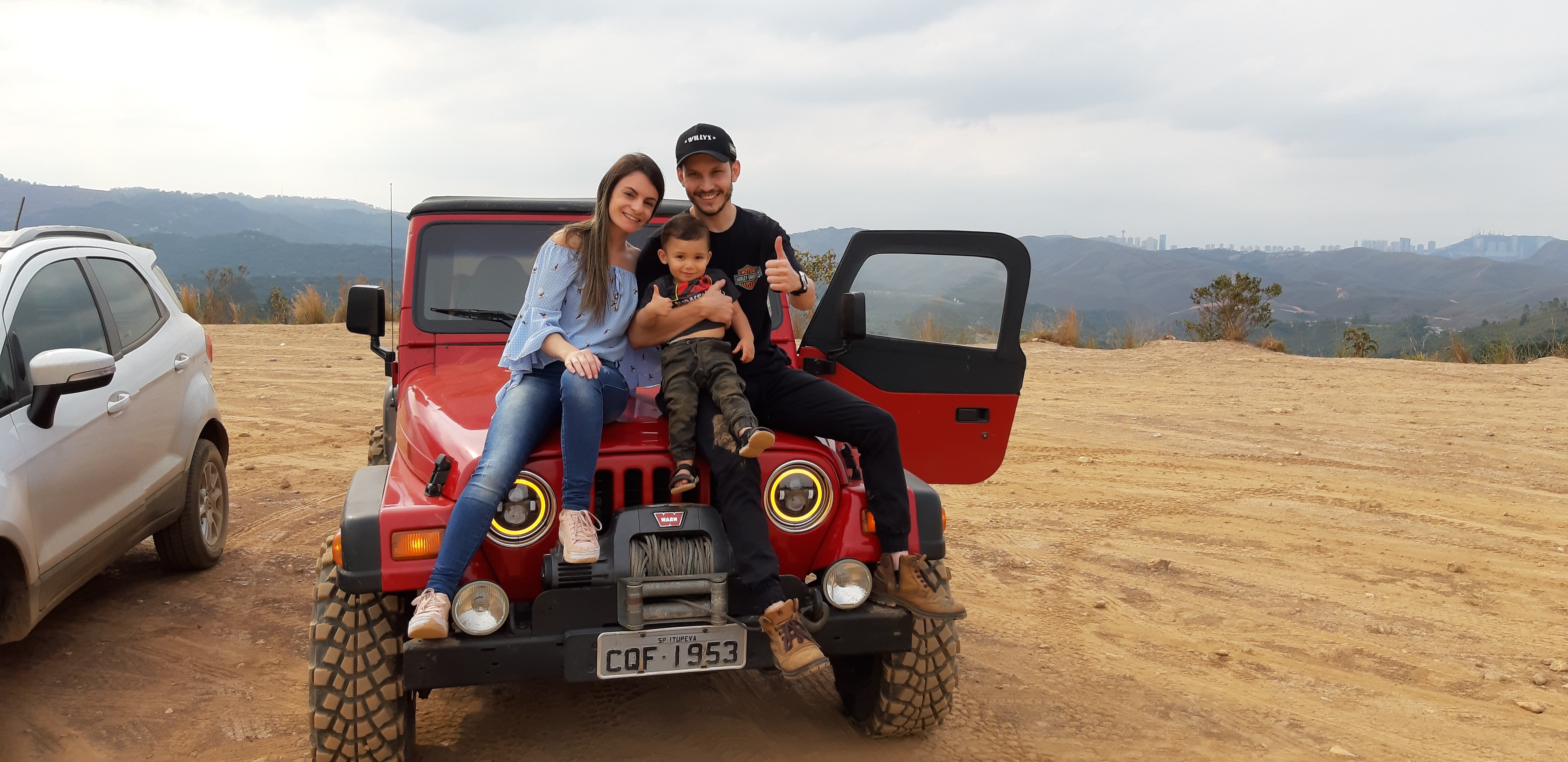 Família no jeep vermelho, o início